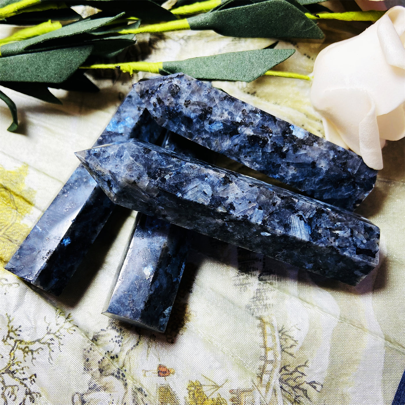 Black Crystal Tower 1KG——represents the stone of eliminating demons