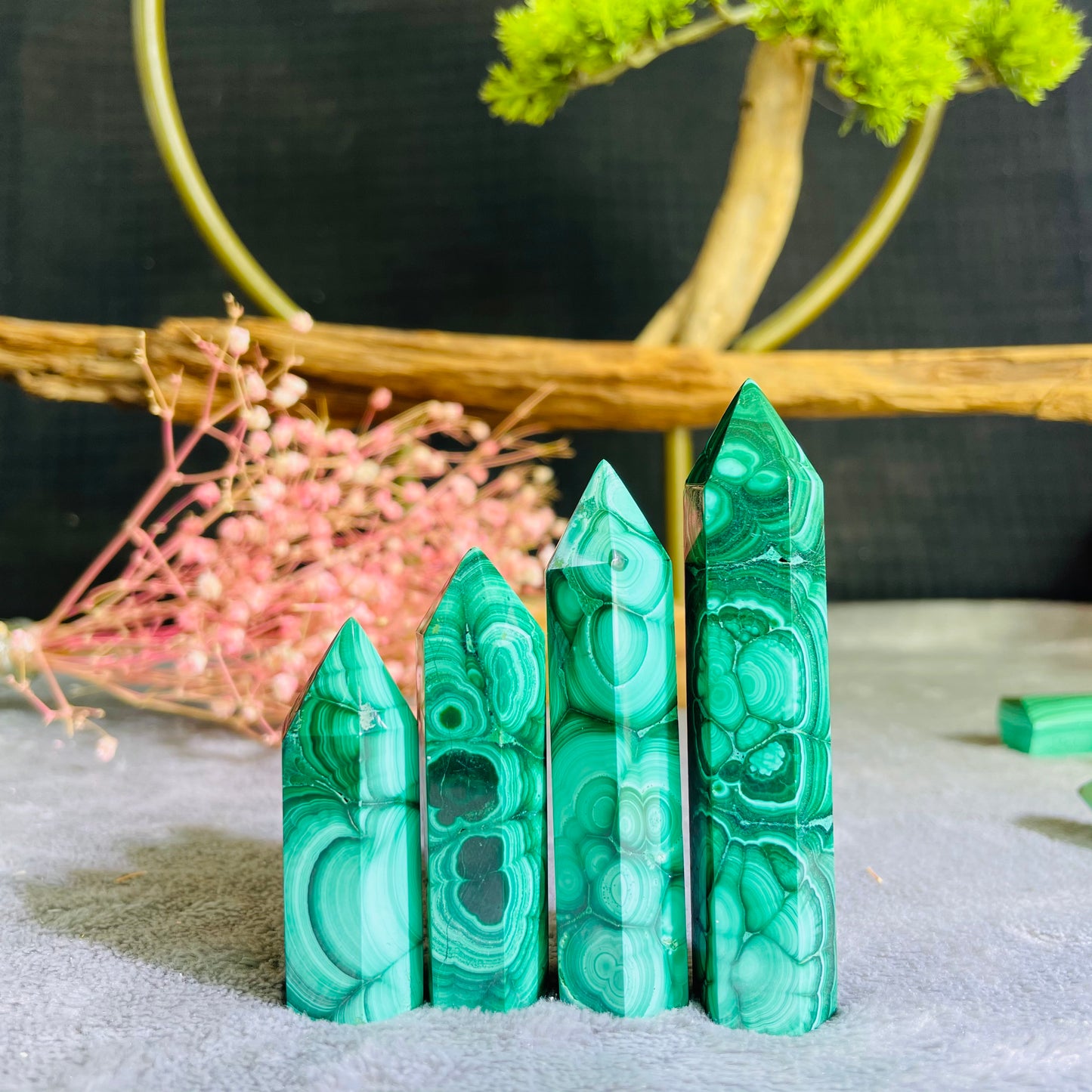 Green Crystal Tower 1KG——represents justice and good luck