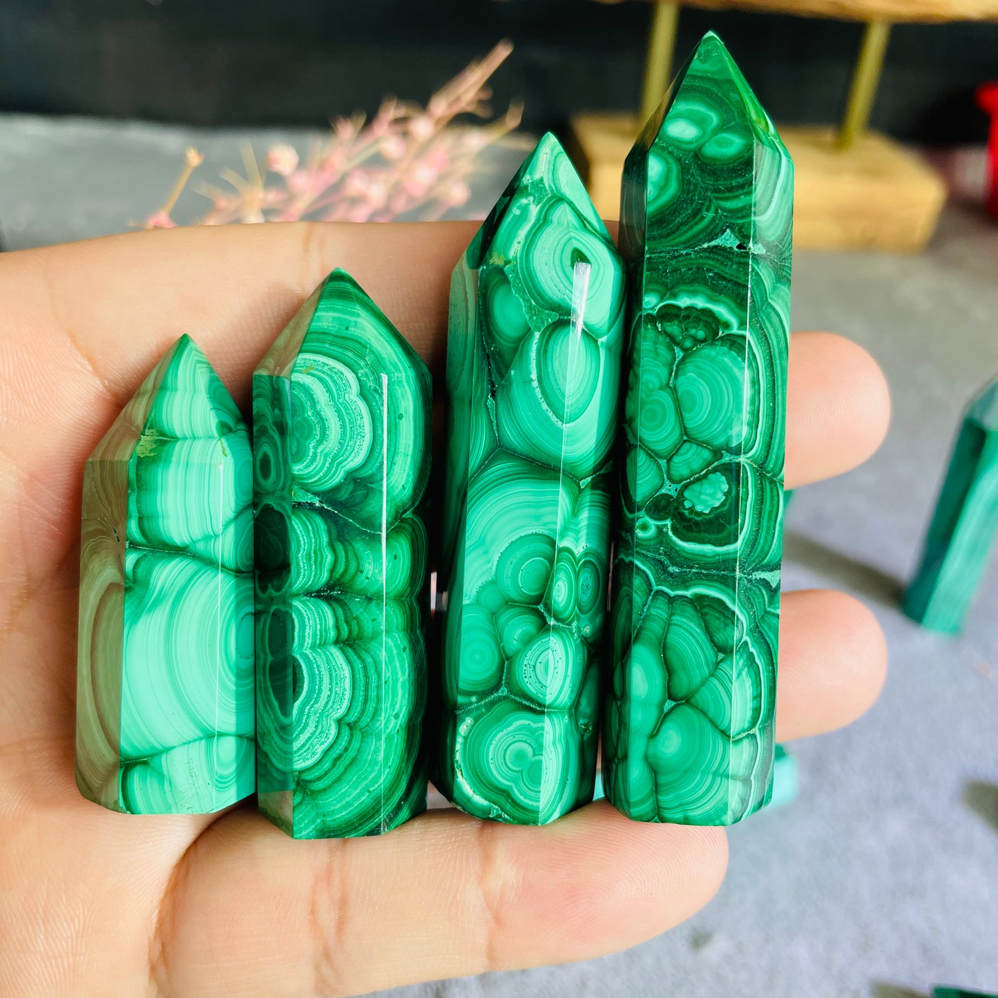 Green Crystal Tower 1KG——represents justice and good luck